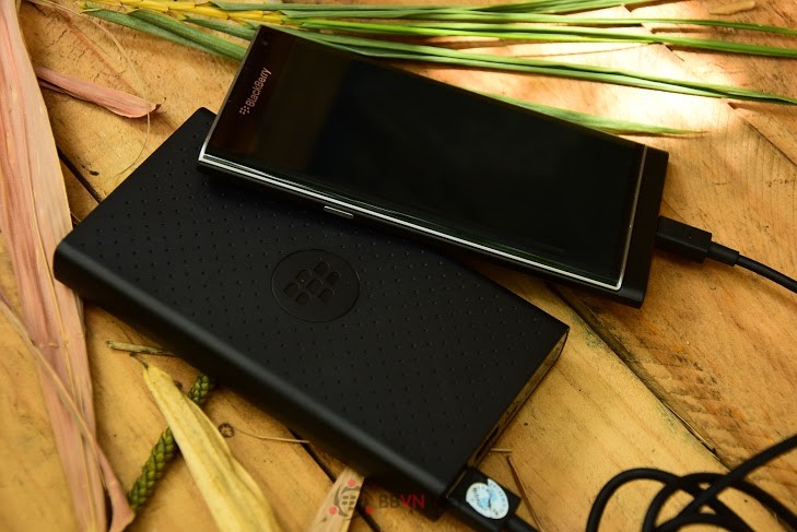 Pin sạc dự phòng BlackBerry MP-12600 High Capacity Mobile Charger chính hãng có thiết kế cực kỳ phong cách, mạnh mẽ và tiện dụng
